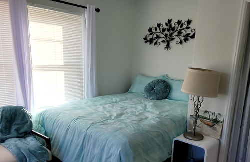 Laguna Beach Apartment | Laguna Beach efficiency Studio, 2 blks to beach, town, restaurants & galleries.