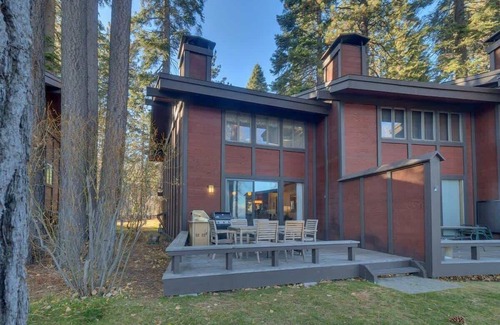 Tahoe Tavern House | Lakefront|Pier|Bouys|Pickleball|Walk to town