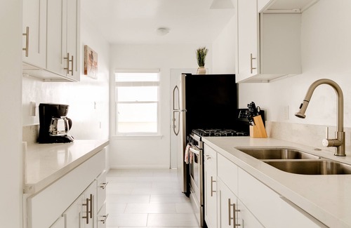 Valley Village Apartment | Lovely Renovated Garden Apt, Great Neighborhood, Fullocked.