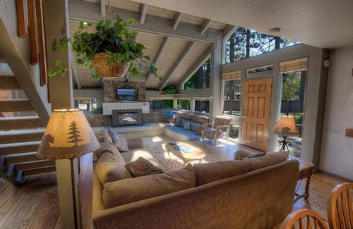 South Lake Tahoe House | Lucky Lady 404 by Lake Tahoe Accommodations