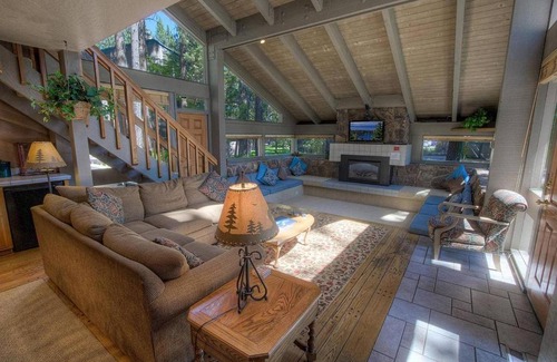 South Lake Tahoe House | Lucky Lady 404 by Lake Tahoe Accommodations
