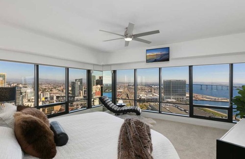Pacific Terrace Condo | Luxurious Condo with Phenomenal Views!