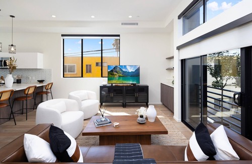 Hollywood House | Luxurious Home with the Hollywood night life