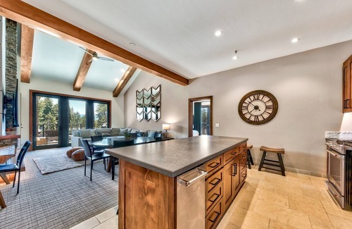 South Lake Tahoe Condo | Luxury 3Br Residence steps from Heavenly Village & Gondola by RedAwning