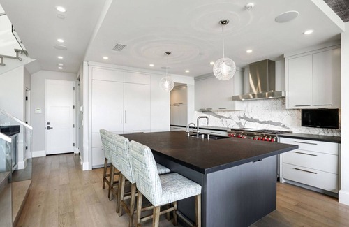Balboa Peninsula House | Luxury home right on the Boardwalk/Beach