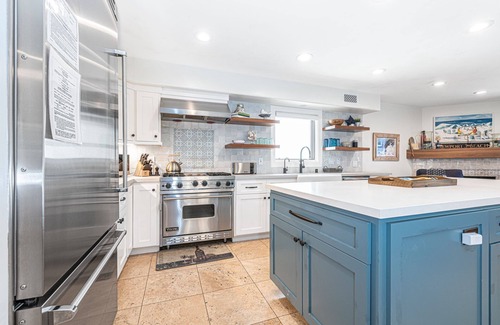 Balboa Peninsula Condo | Luxury Single-Family Vacation Home | Roof-Top Deck and A/C | The Perfect Vacation Headquarters!