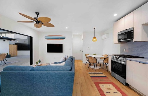 Crown Point House | Luxury Stay! Walk to Ocean & Bay