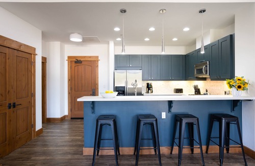 Truckee Condo | Luxury Top Floor Residence in the Village at Northstar - Catamount 403