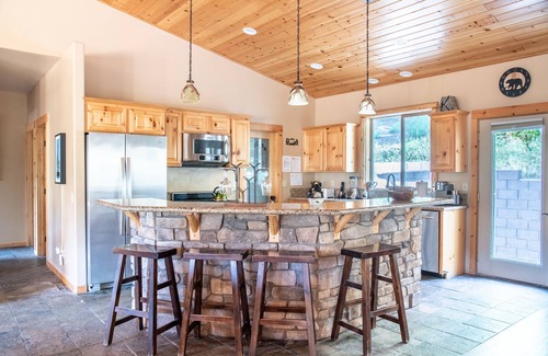 Upper Moonridge House | Majestic Views - Game room. Stunning Views. 2 car garage.EV Charger .