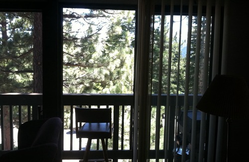 Mammoth Lakes Condo | MAMMOTH LAKES SKI CONDO WALK TO VILLAGE GREAT VIEW SLEEPS 4