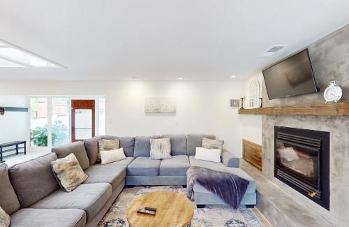 Santa Rosa House | Mark West Retreat