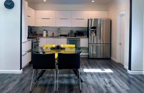 Inglewood House | Memorable Renovated 1BR Unit by the Pool