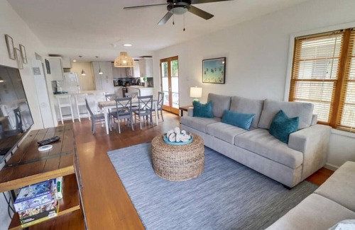Mission Beach Apartment | Mermaid's Cove, Nestled between Beach and Bay!