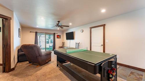 South Lake Tahoe House | Meyers Meadow by AvantStay Hot Tub Large Deck