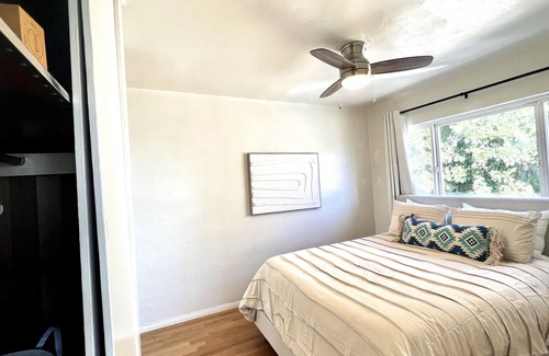 Middletown Apartment | Minimalist 1 bed by Airport & Old Town