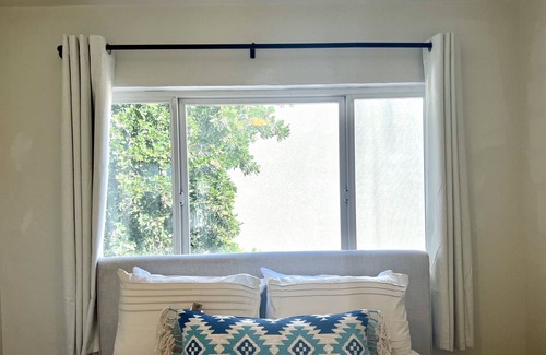 Middletown Apartment | Minimalist 1 bed by Airport & Old Town