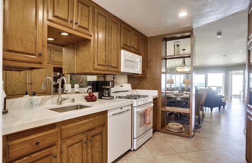 Mission Beach Condo | Mission Beach Sunset Oceanfront w/Patio & BBQ