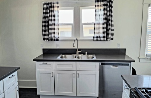 Park Mesa Heights Apartment | Modern 2 bed 2 bath Paradise - Mins from LAX & SOFI