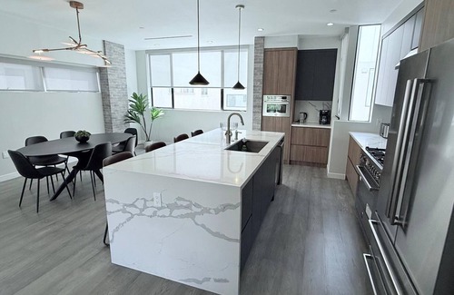 Valley Village House | Modern 2BD3.5BA +Bonus room near Universal Studio
