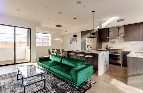 Mid City House | Modern 4 bedroom masterpiece with rooftop deck
