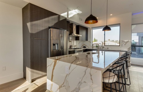 Mid City House | Modern 4 bedroom masterpiece with rooftop deck