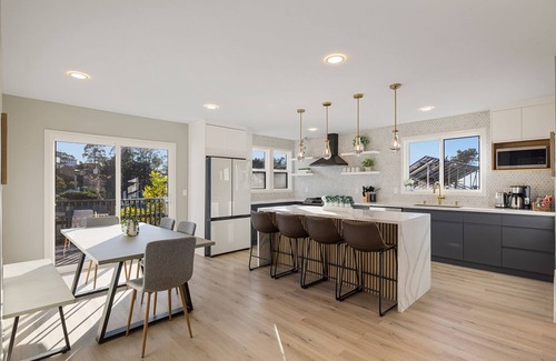 Edgemar - Pacific Manor House | Modern Coastal Retreat with Ocean Views with pool table up to 19 guests