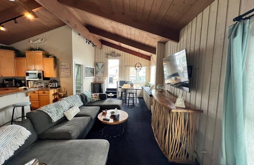 South Mission Beach House | Month of July 2025 Available! Cheaper by the month! Big Blue Ocean view!