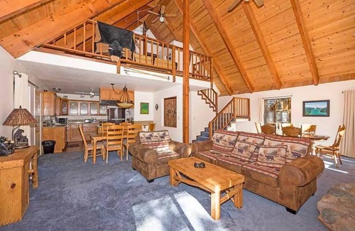 Tahoe Paradise Cabin | Mountain Chalet Sleeping 6- Pool Table and Great Loft Bedroom! - 1870B~