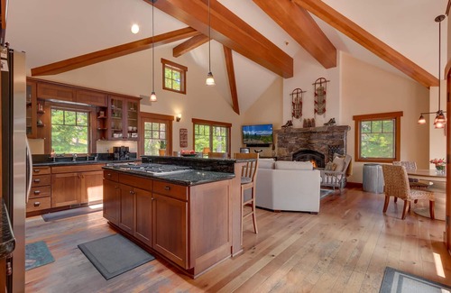 Carnelian Bay House | Mountain Escape By Tahoe Getaways - Dogs OK Luxury 4BR Easy Walk to Lake & Private Hot Tub!