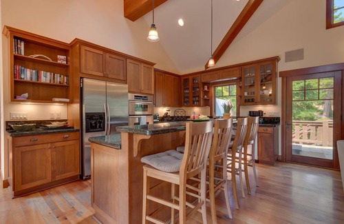 Carnelian Bay House | Mountain Escape By Tahoe Getaways - Dogs OK Luxury 4BR Easy Walk to Lake & Private Hot Tub!