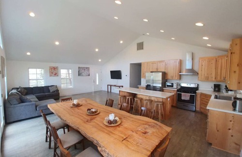 Groveland House | Mountain Place Updated 3br 2ba home