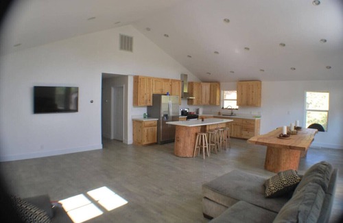 Groveland House | Mountain Place Updated 3br 2ba home
