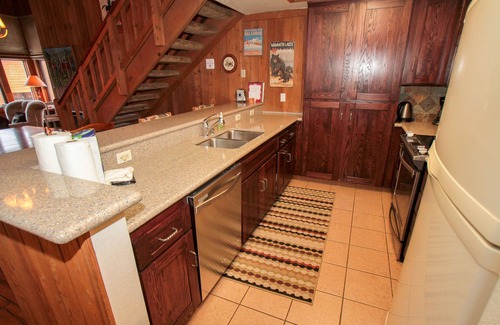 Mammoth Lakes Condo | Mountainback #105, Loft, Den