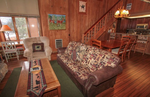 Mammoth Lakes Condo | Mountainback #105, Loft, Den