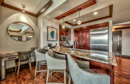 Truckee Apartment | Must See Luxury Vacation Residence - Sleeps 10 Condo