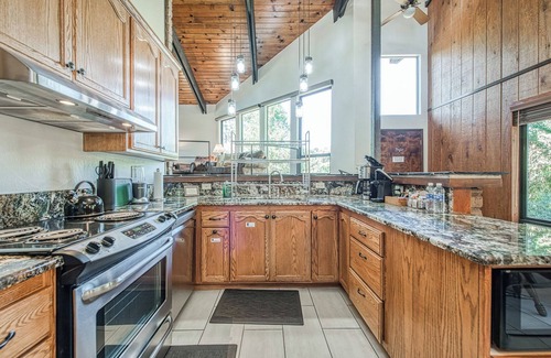Yosemite Forks House | Nature's Embrace