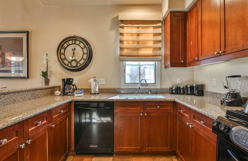 La Quinta Condo | Near Pool! Premiere Villa at Clubhouse Overlooking Hammock Garden, Pet Friendly - Upstairs (L48-2)