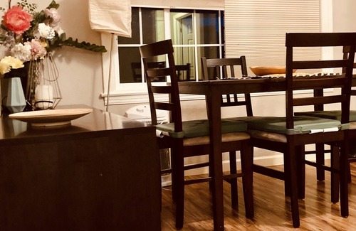 East Palo Alto House | *NEW* Beautiful and comfy home by Stanford, tech. Free parking, large backyard