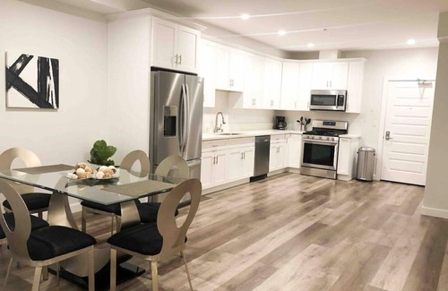 Wilshire Apartment | New Modern Condo KTown/Hollywood/DTLA