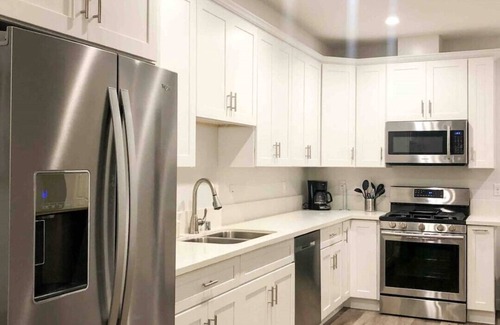 Wilshire Apartment | New Modern Condo KTown/Hollywood/DTLA