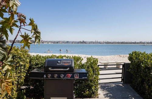 Mission Beach House | Newly remodeled bayside home directly on the beach with rooftop deck, W/D, & AC