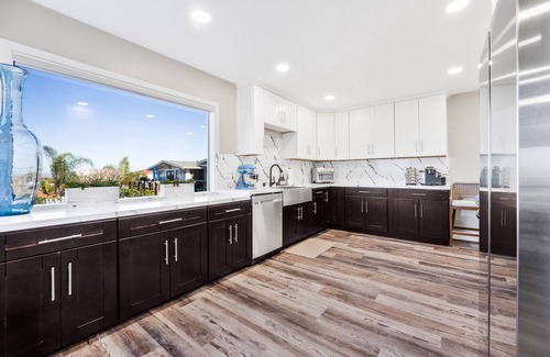 Ocean Beach House | Newly Remodeled Mansion With Breathtaking 300° Views! AC, Parking, Spacious!