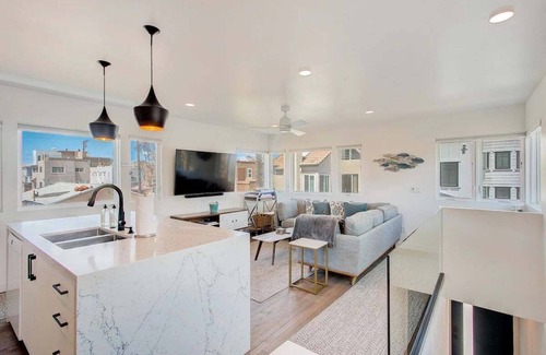 San Diego House | Newly Renovated 3-Story Beach Home | Rooftop Patio, Fire Pit & Steps to Bay & Ocean
