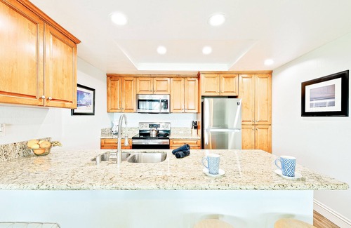 Balboa Peninsula House | Newport condo on the boardwalk with oceanfront balcony & views