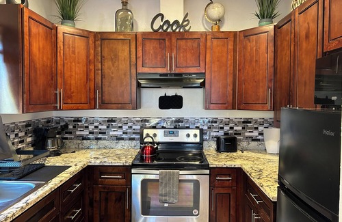 East Palo Alto Apartment | Nice one bedroom apartment for short getaways or temporary housing w/fast WiFi