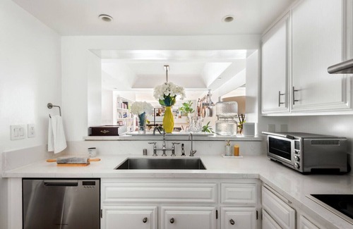 Ocean Park Apartment | Oceanfront Artist’s Retreat | Santa Monica Luxury