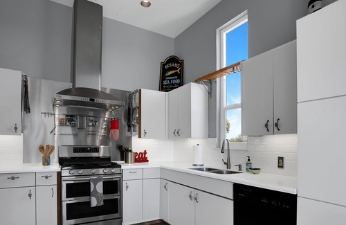 Eastside Santa Cruz House | Oceanview 3BR Beach House | Steps to Corcoran Beach + Local Support