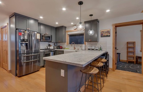 Olympic Valley House | Olympic Valley Hideaway - Newly Remodeled Cabin with Private Hot Tub