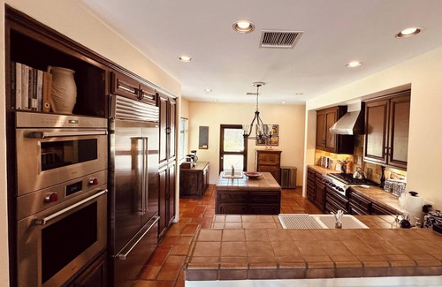 Palm Springs House | Outdoor Shower, Swim-Up Wetbar, Spa, Putting Area, Firepit, EV Charger