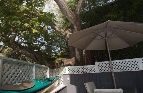 West Beach House | Perfect West Beach Location! 2 Level 1BR/1Ba. Walk everywhere! Rooftop Garden!
